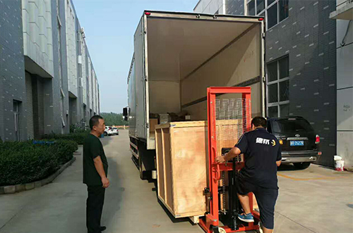 徐州客戶SMT設(shè)備專車送貨，貨到上門安裝調(diào)試