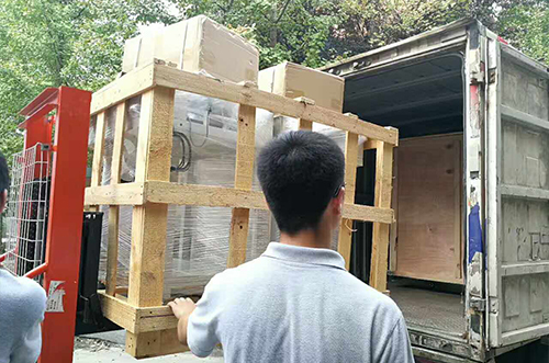 鎮(zhèn)江客戶(hù)SMT設(shè)備專(zhuān)車(chē)送貨，貨到上門(mén)安裝調(diào)試