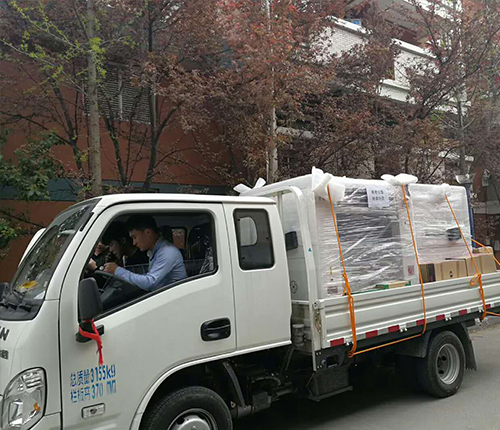 溫州客戶SMT設(shè)備專車送貨，貨到上門安裝調(diào)試