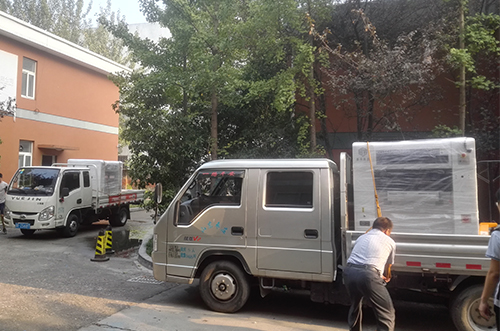 紹興客戶SMT設(shè)備專車送貨，貨到上門安裝調(diào)試1