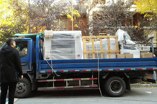 丹陽客戶SMT設備專車送貨，貨到上門安裝調(diào)試