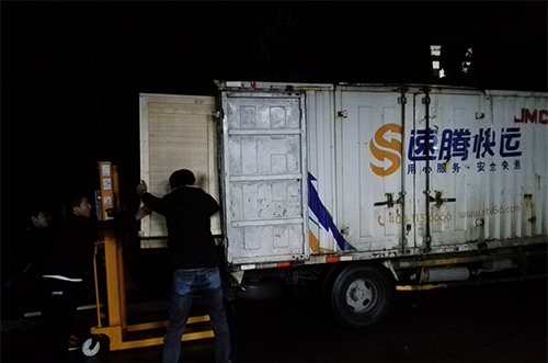 湛江客戶SMT設備專車送貨，貨到上門安裝調試